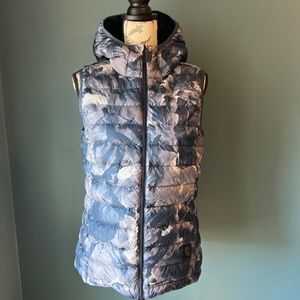 Lolë packable vest, size S